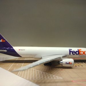 FedEx Express 777-F28 N882FD R.jpg