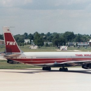 Trans World 707-331B 1979 N760TW IND_19830529_02.jpg