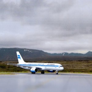 Icelandair B757-208 TF-FIK DJ_4.JPG