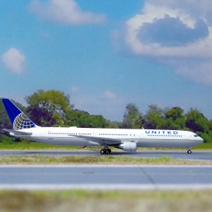 United B767-422ER N69059 GJ_1.JPG