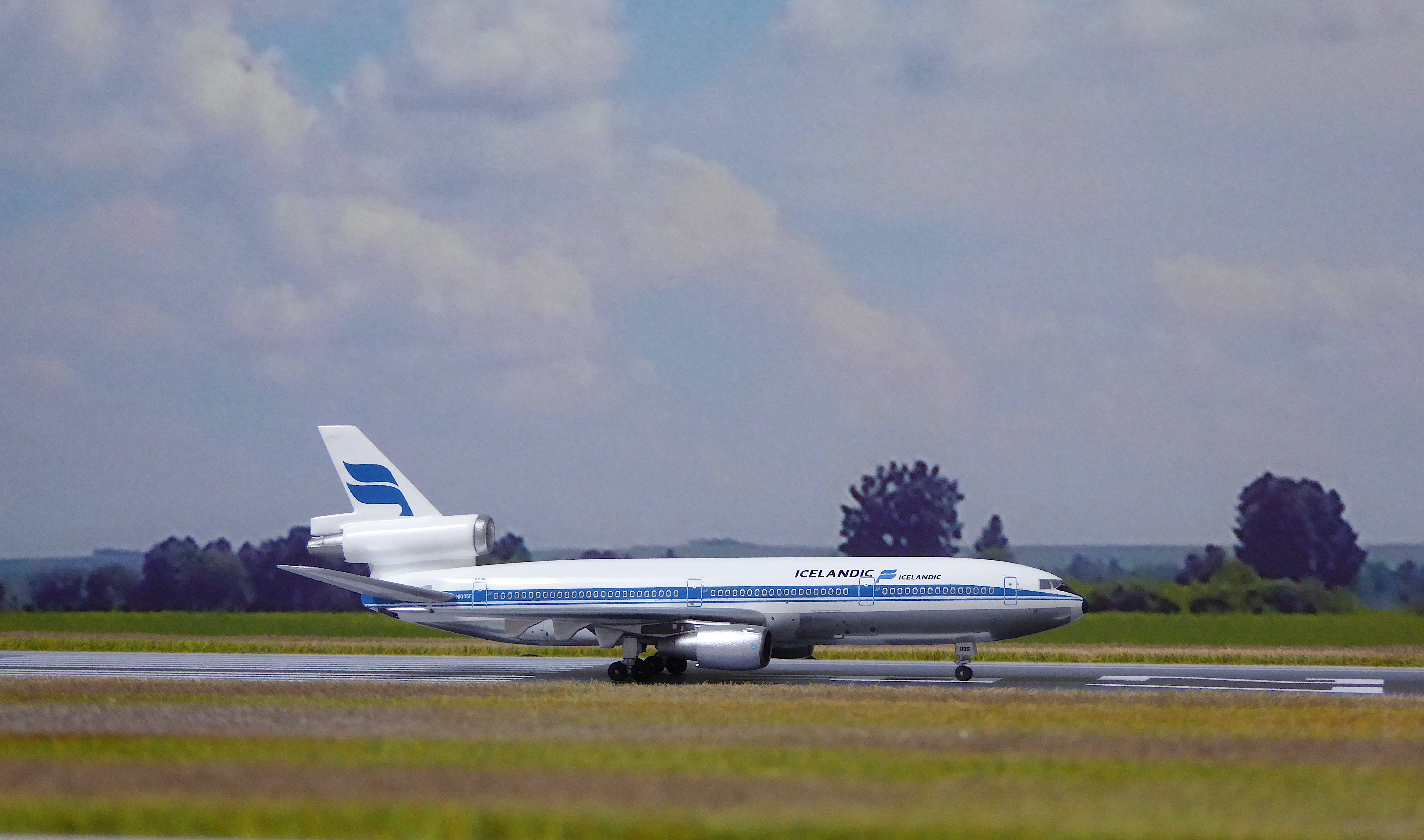 2 Icelandair DC-10 N1035F.JPG