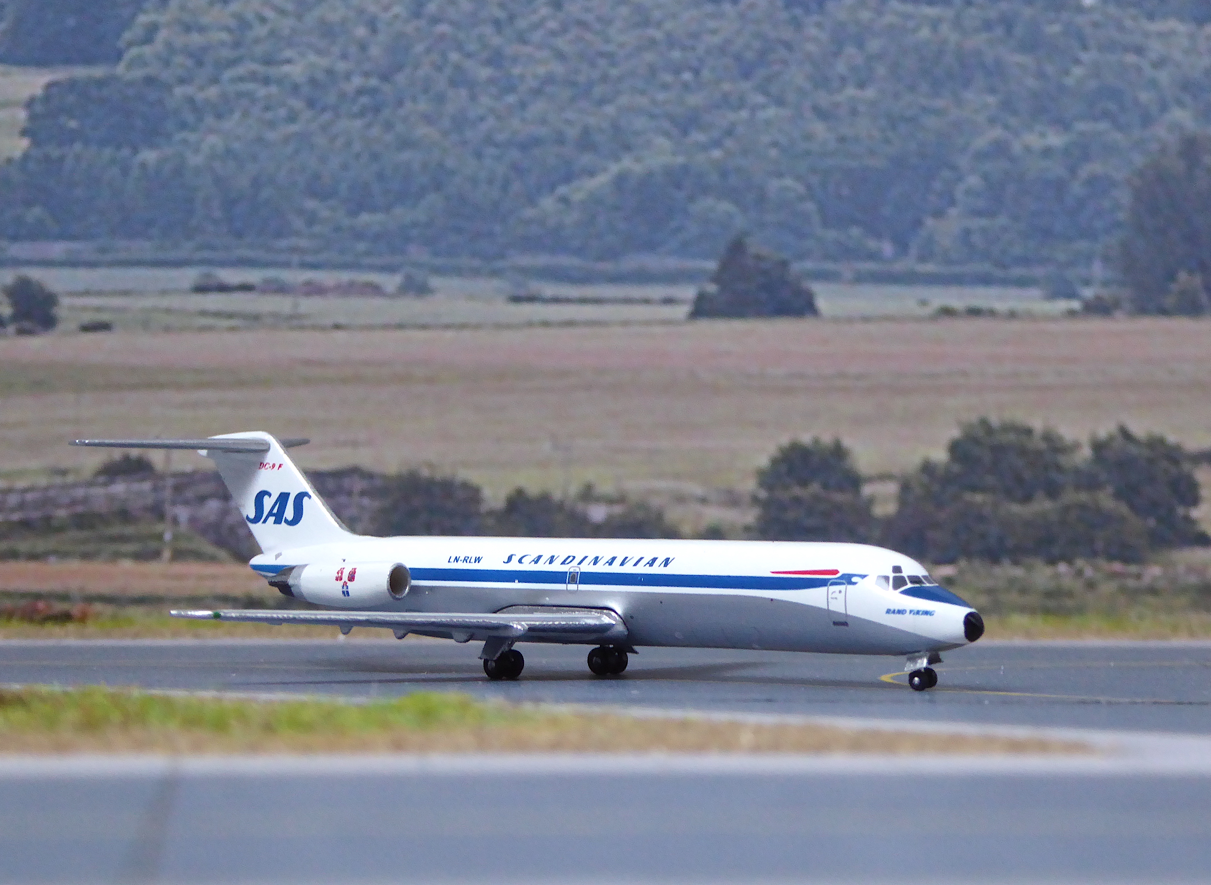 3 AACF 26 SAS DC-9-33F LN-RLW_2.JPG