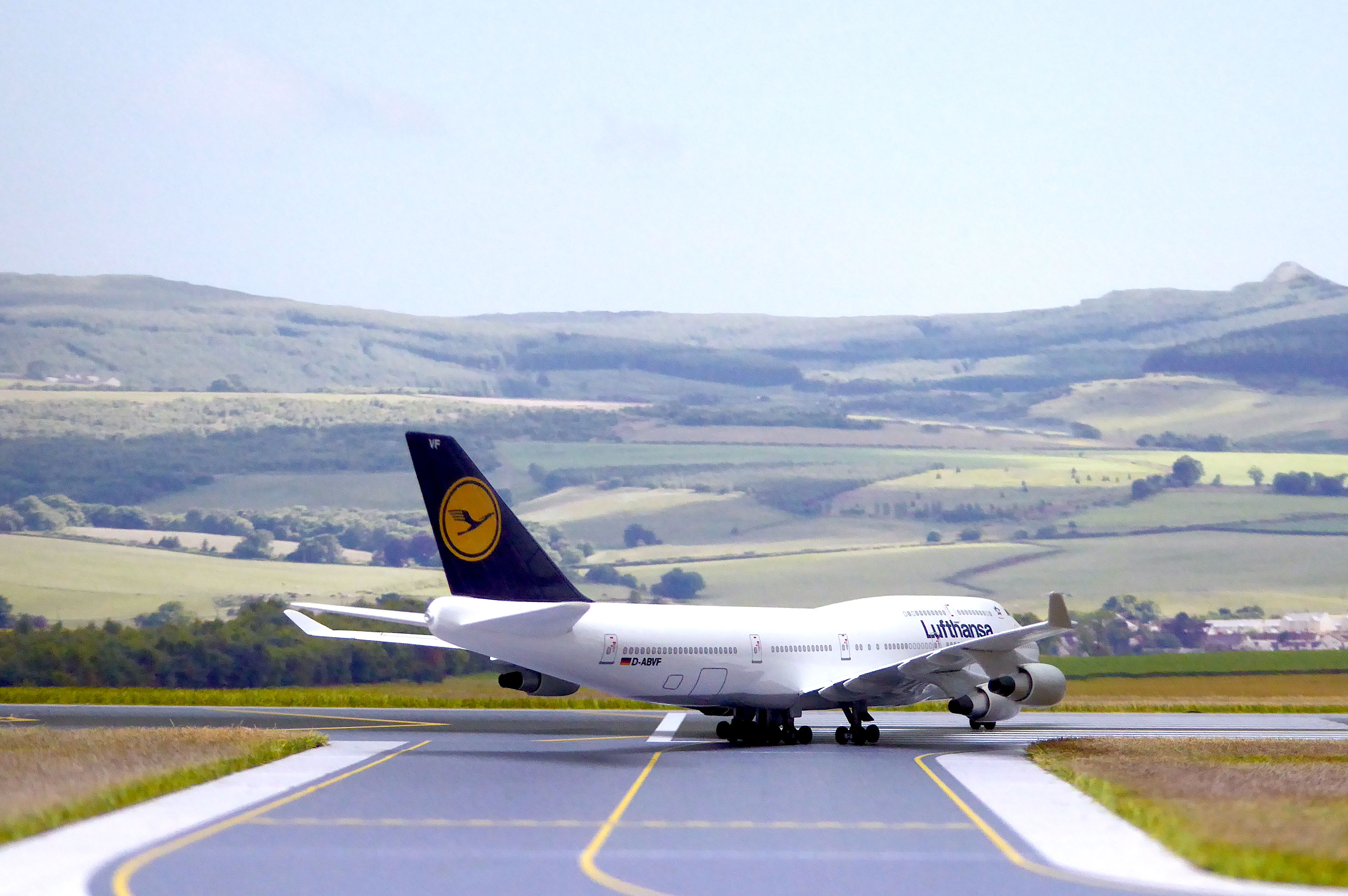 4 Lufthansa B747-430 D-ABVF_B2.JPG