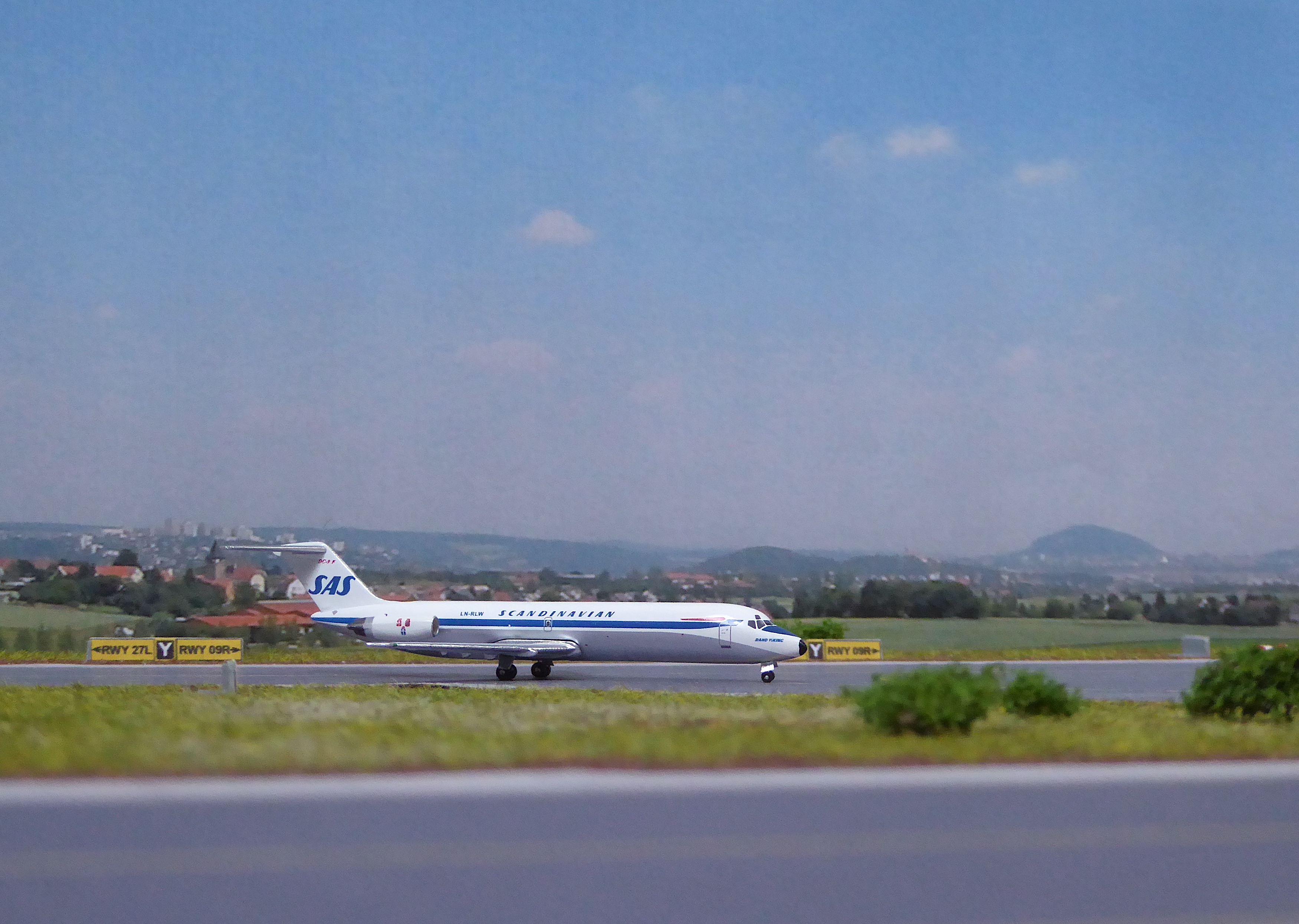 4 SAS DC-9-33F LN-RLW_4.JPG