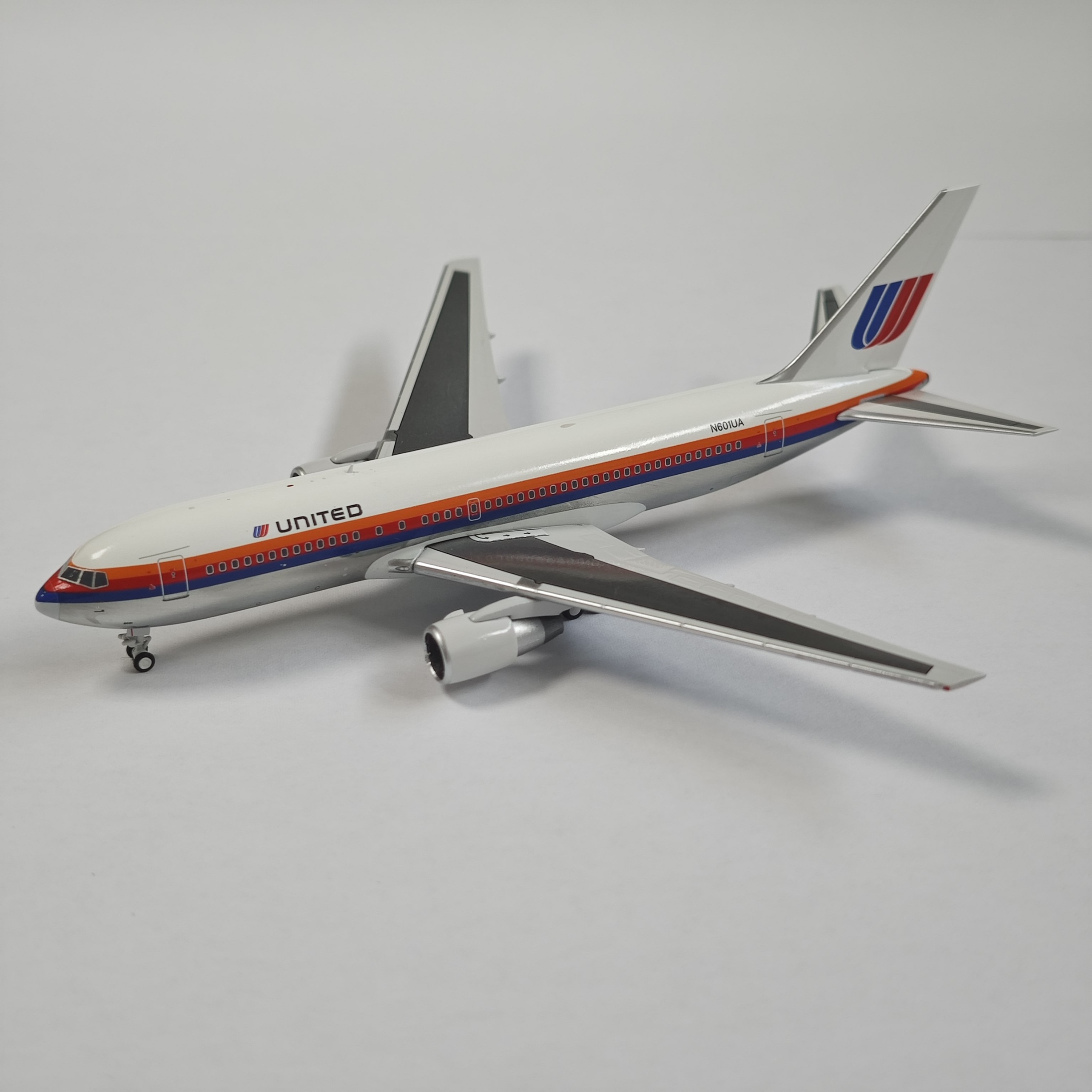 400006   B767-200         United Airlines    N601UA (2).jpg
