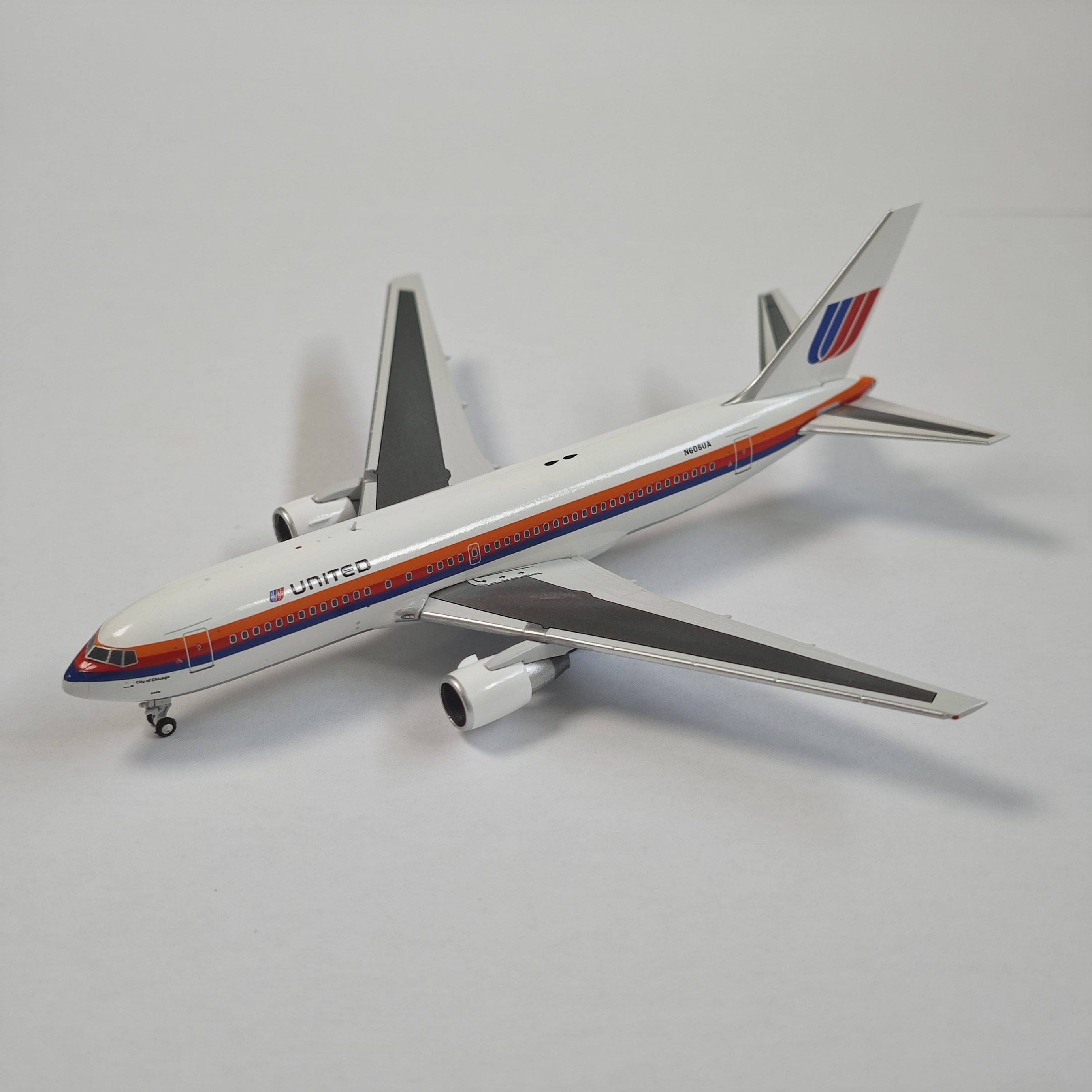 400019   B767-200         United Airlines    N606UA (2).jpg