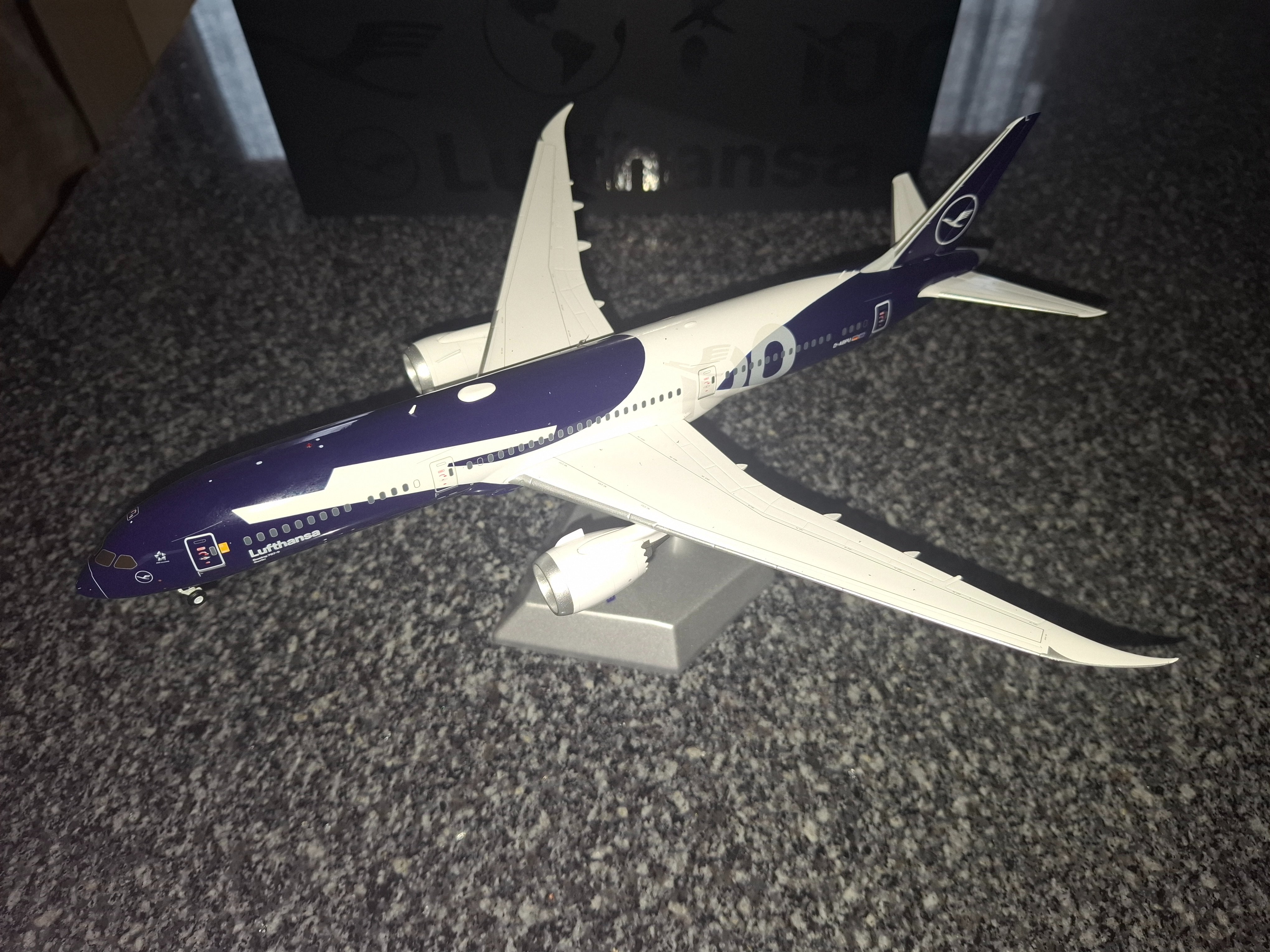 #419 Lufthansa B787-9 D-ABPA SQ Wings.jpg