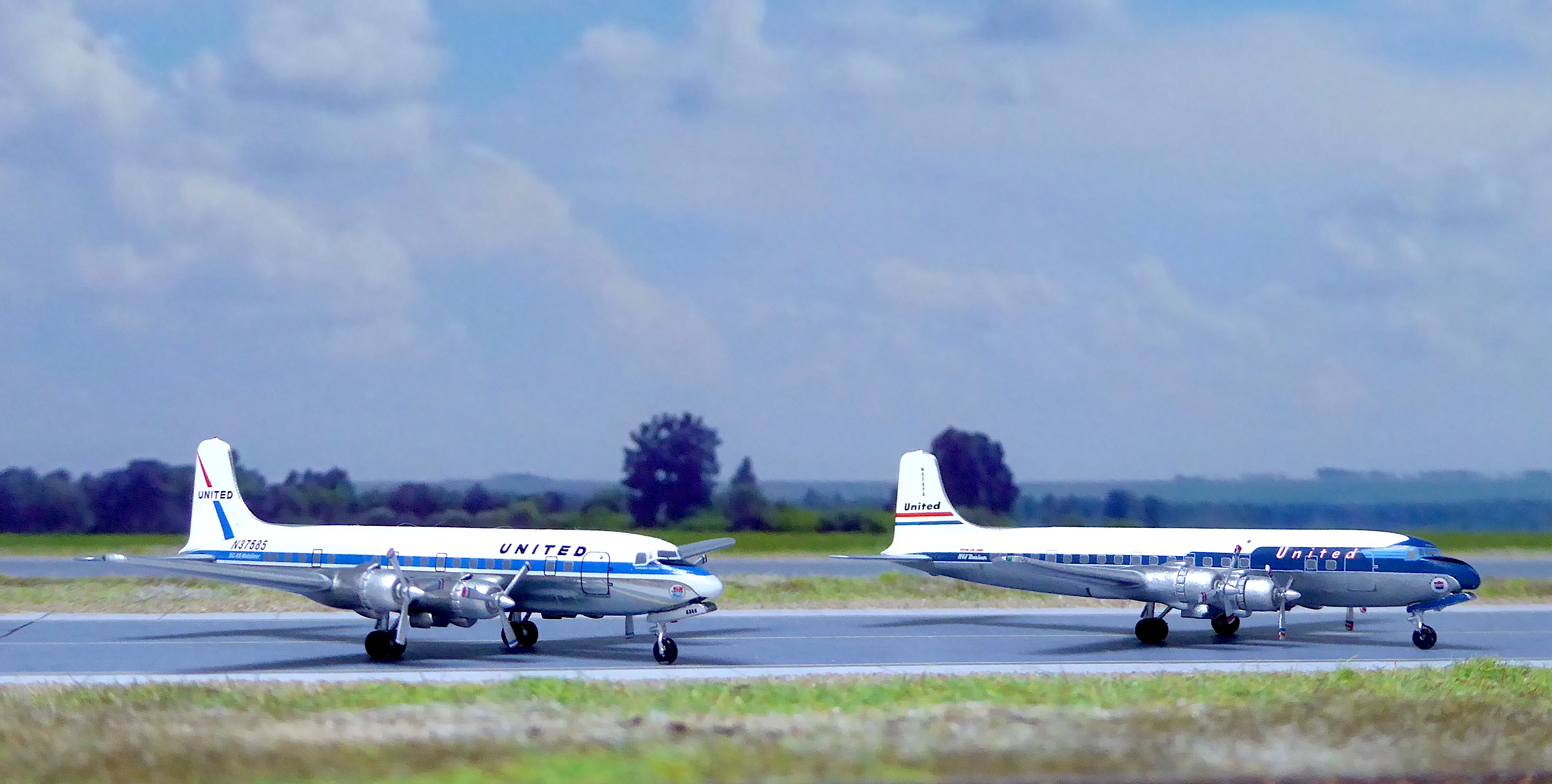 6 AMS AC United DC-6B_1.JPG