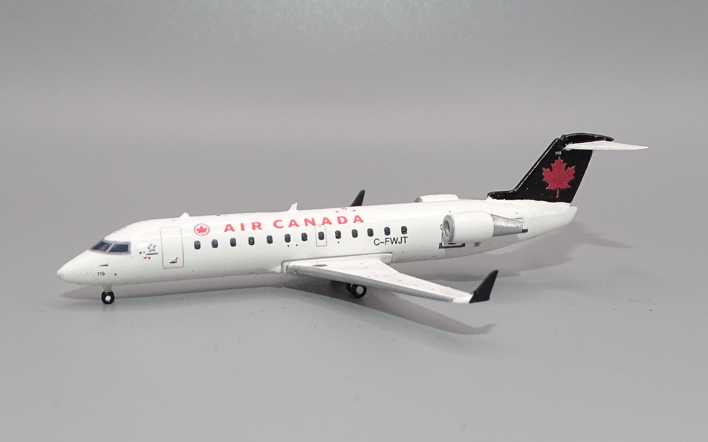 AC_CRJ_C-FWJT_12.JPG