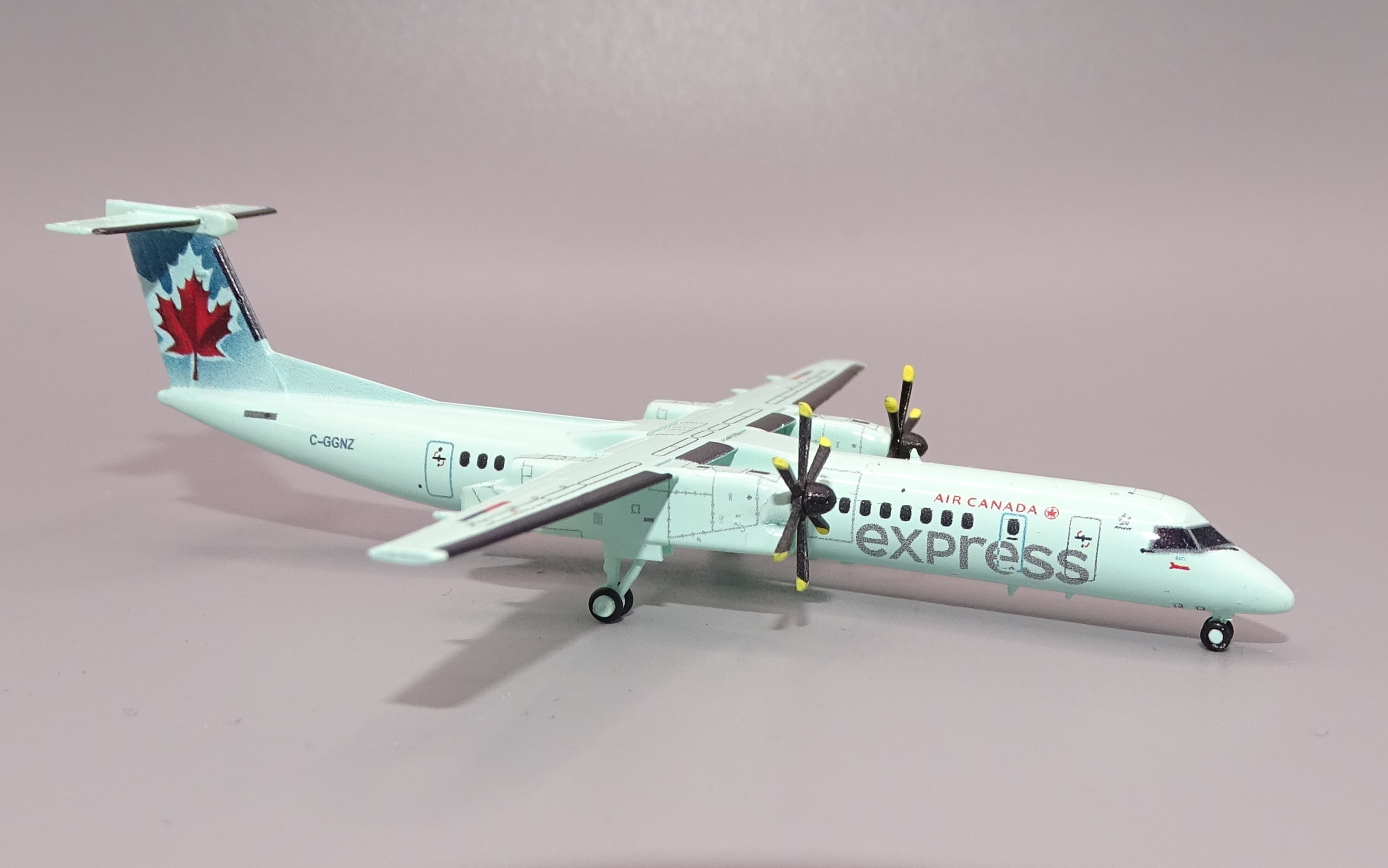 AC_DHC-8-Q400_C-GGNZ_12.JPG