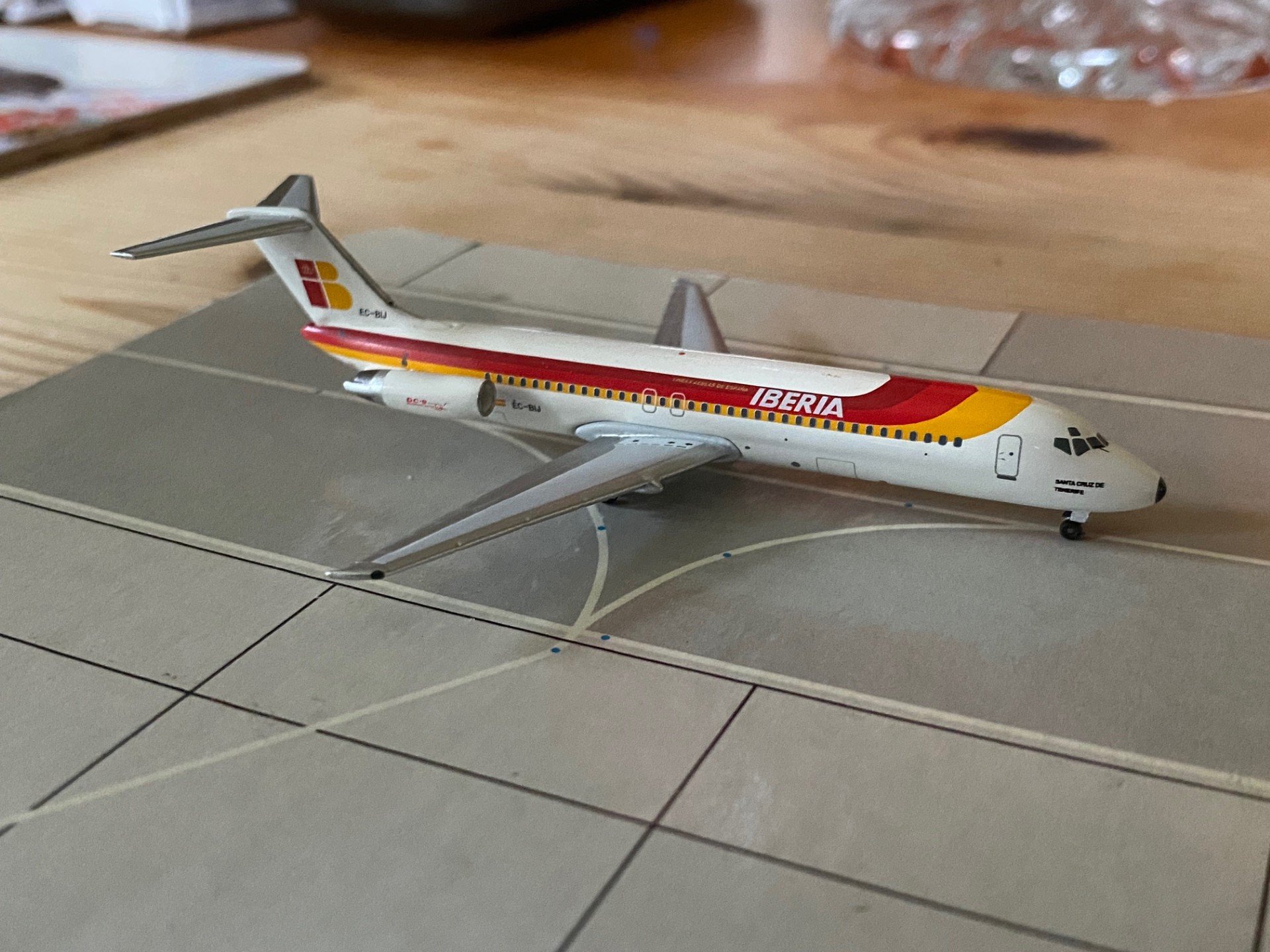 Aeroclassics Iberia (80s c_s) DC-9-32- EC-BIJ (2).jpg