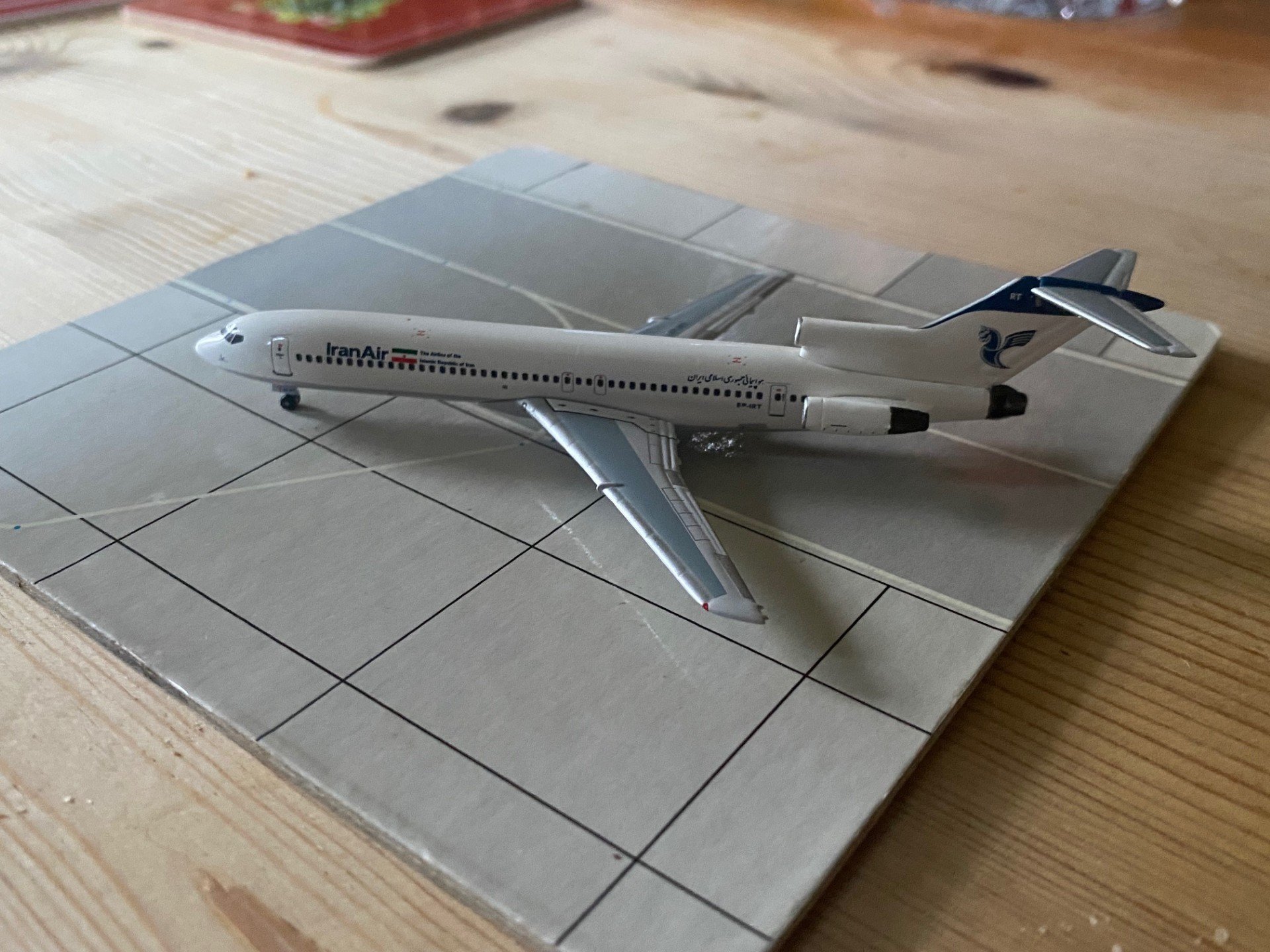 Aeroclassics Iran Air (90s c_s)- B727-200_Adv- EP-IRT (1).jpg