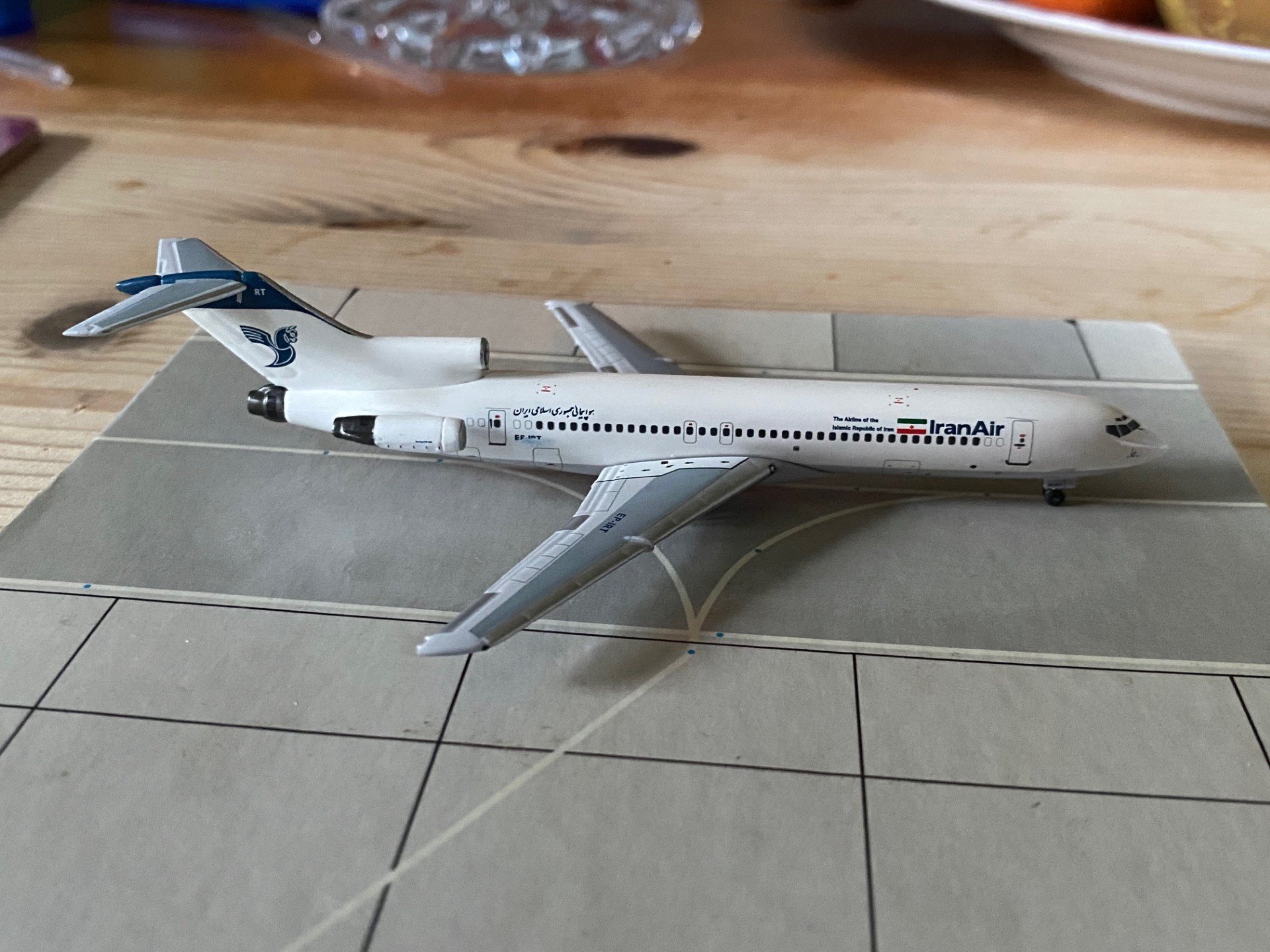 Aeroclassics Iran Air (90s c_s)- B727-200_Adv- EP-IRT (5).jpg