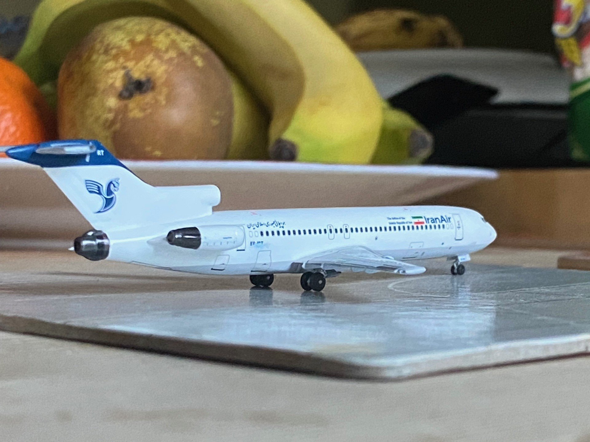 Aeroclassics Iran Air (90s c_s)- B727-200_Adv- EP-IRT (7).jpg