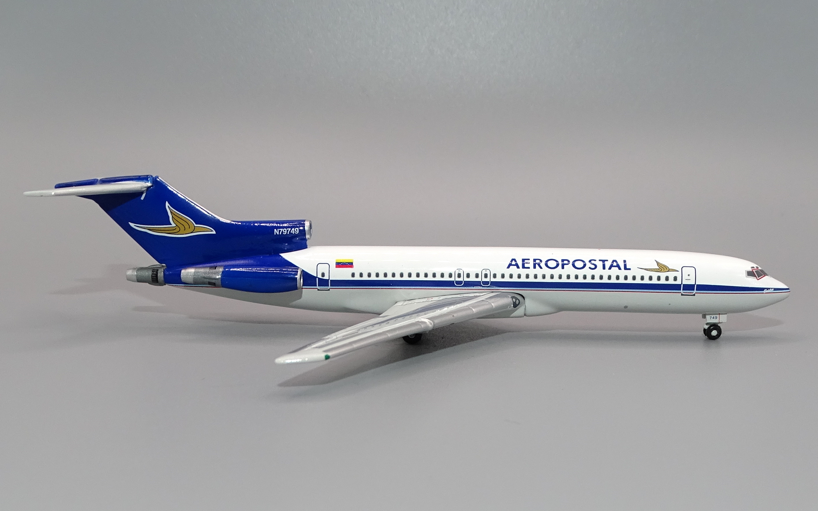 AEROPOSTAL_B722_09.JPG