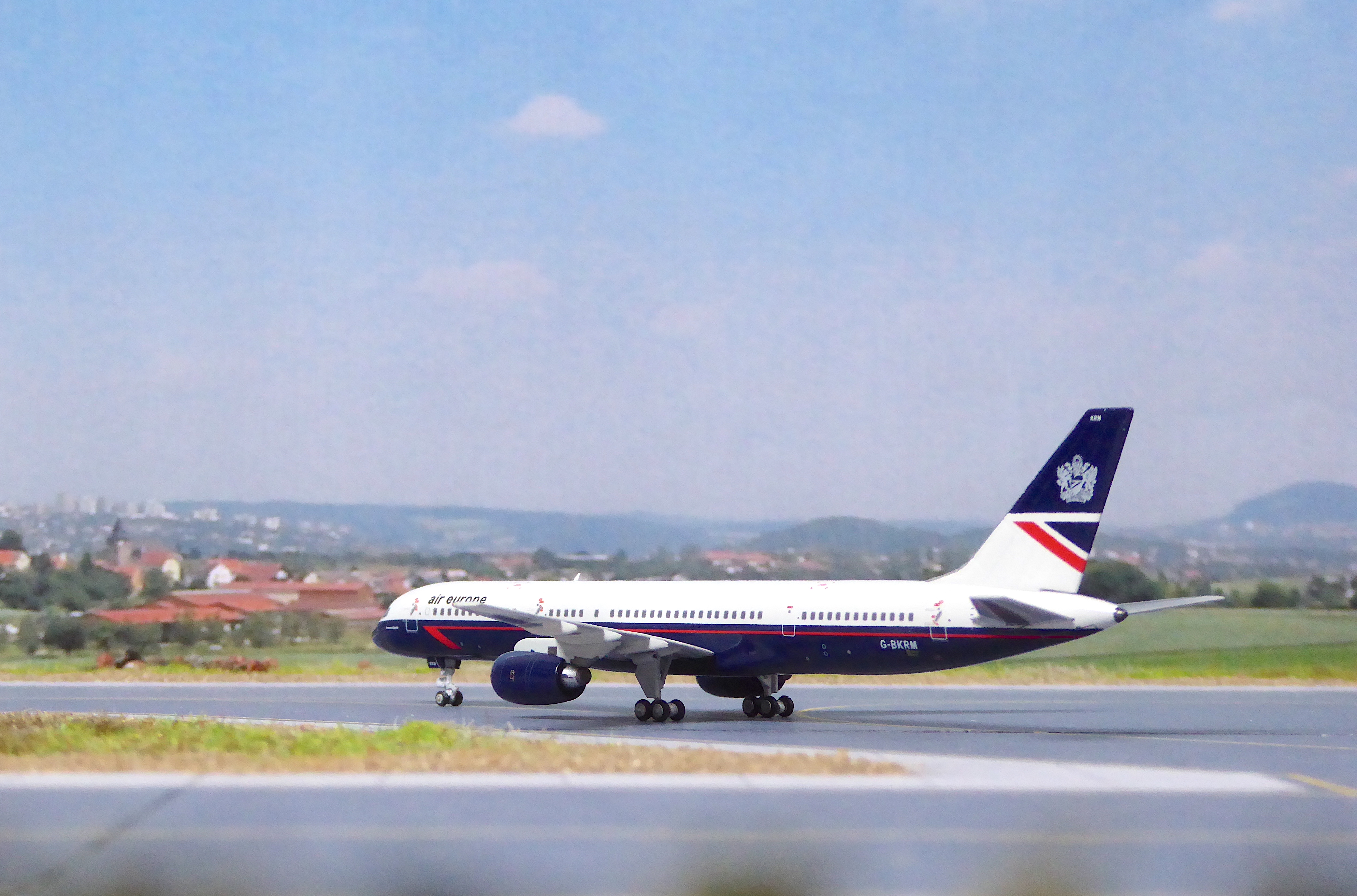 Air Europe B757-236 G-BKRM_4.JPG