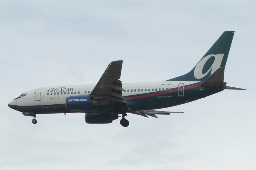 AirTran 737-700 N126AT L LAS_051606_N126AT_01.jpg