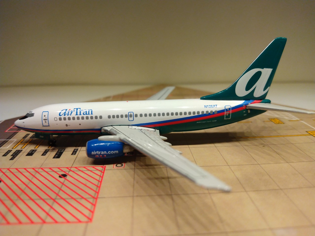 AirTran B737-700 N126AT L.jpg