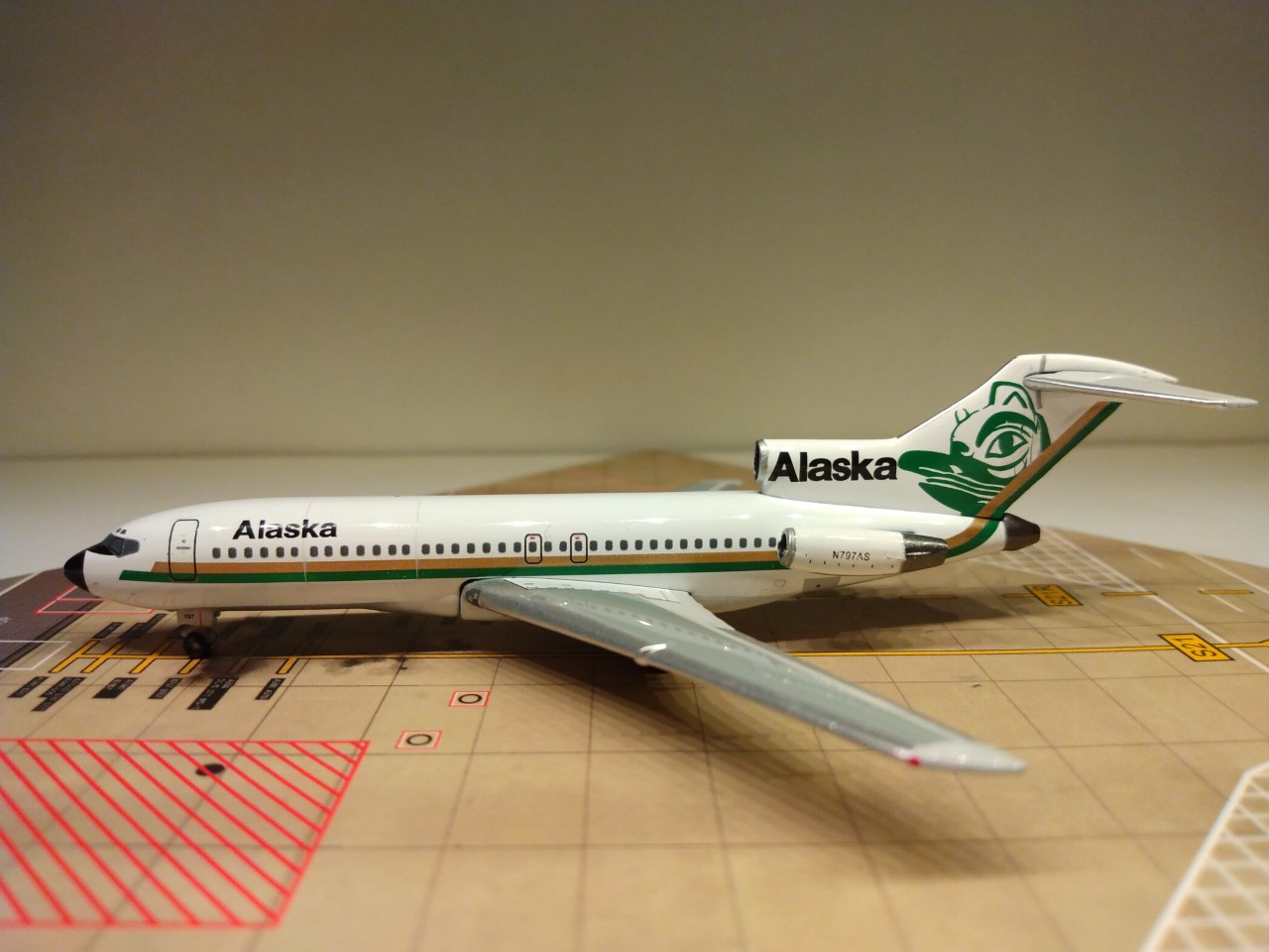 Alaska B727-90C N797AS L.jpg