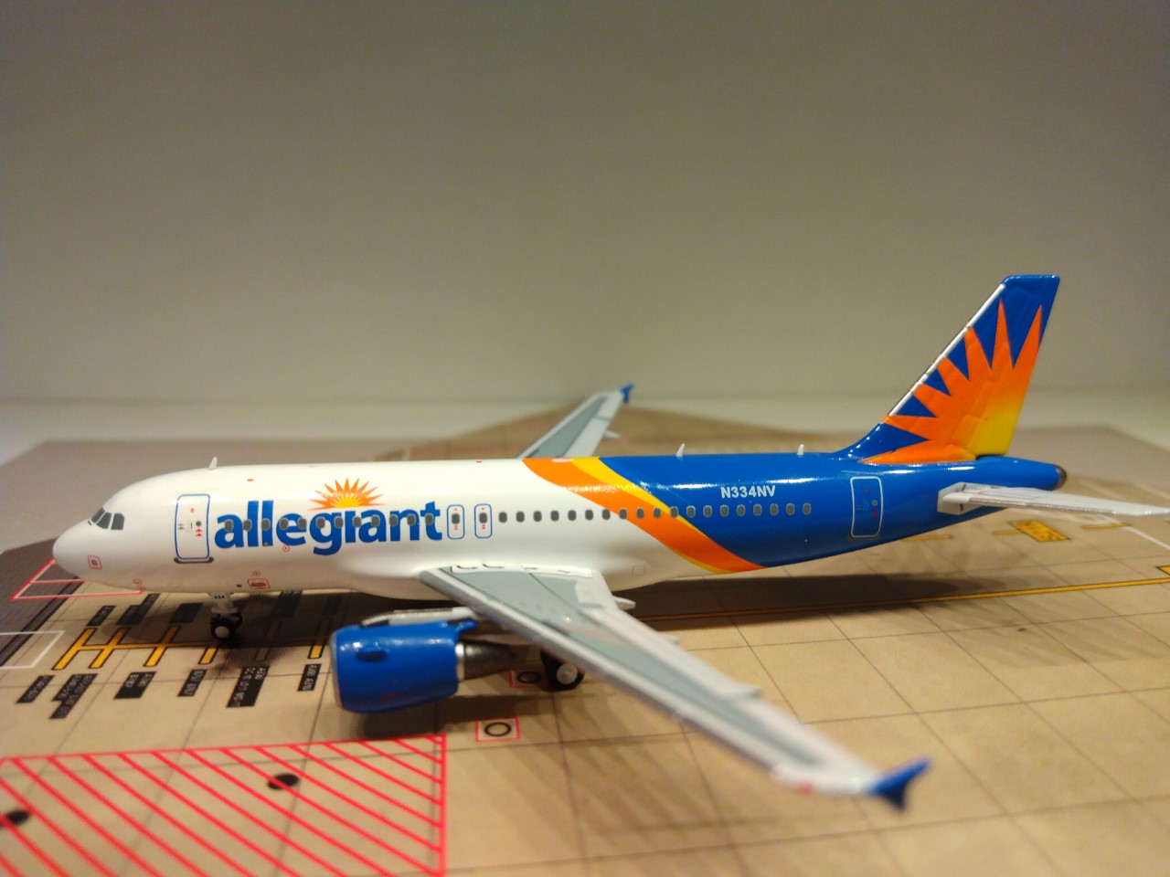 Allegiant A319-112 N334NV L.jpg