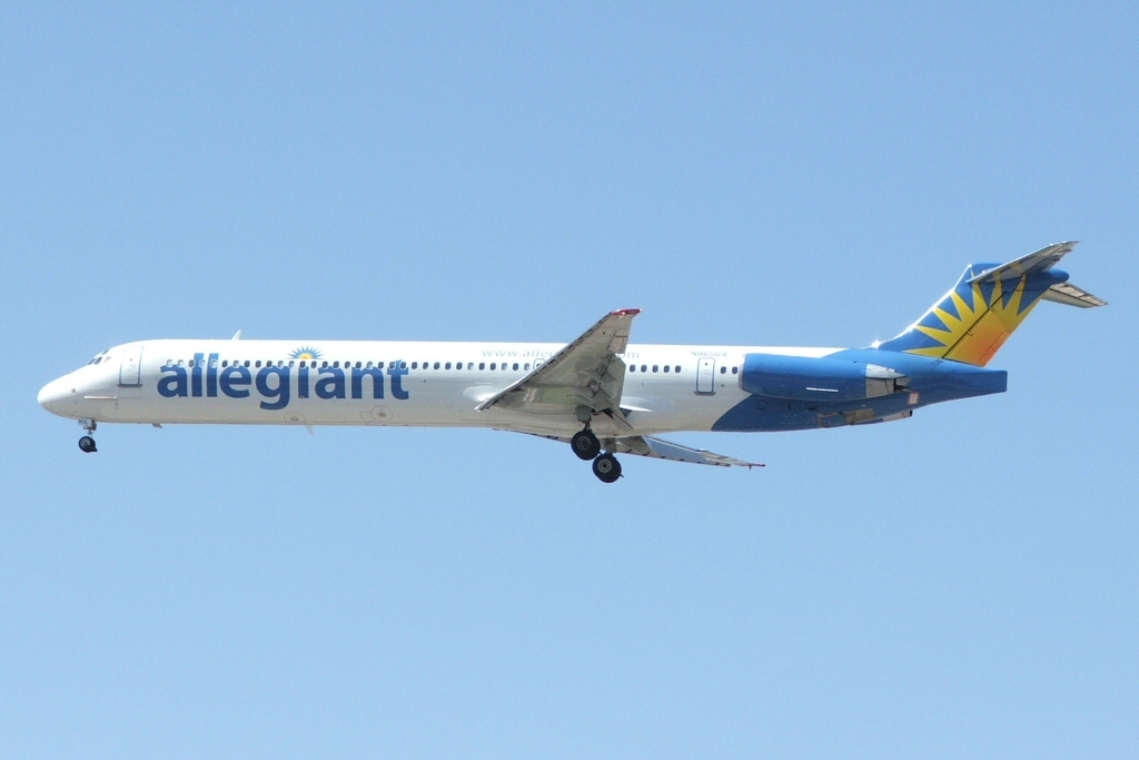 Allegiant MD-83 N865GA LAS_051706_N865GA_01.jpg