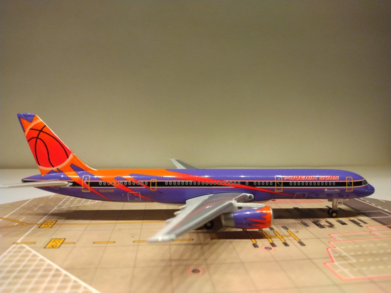 America West 757-200 1996 N907AW Suns R.jpg