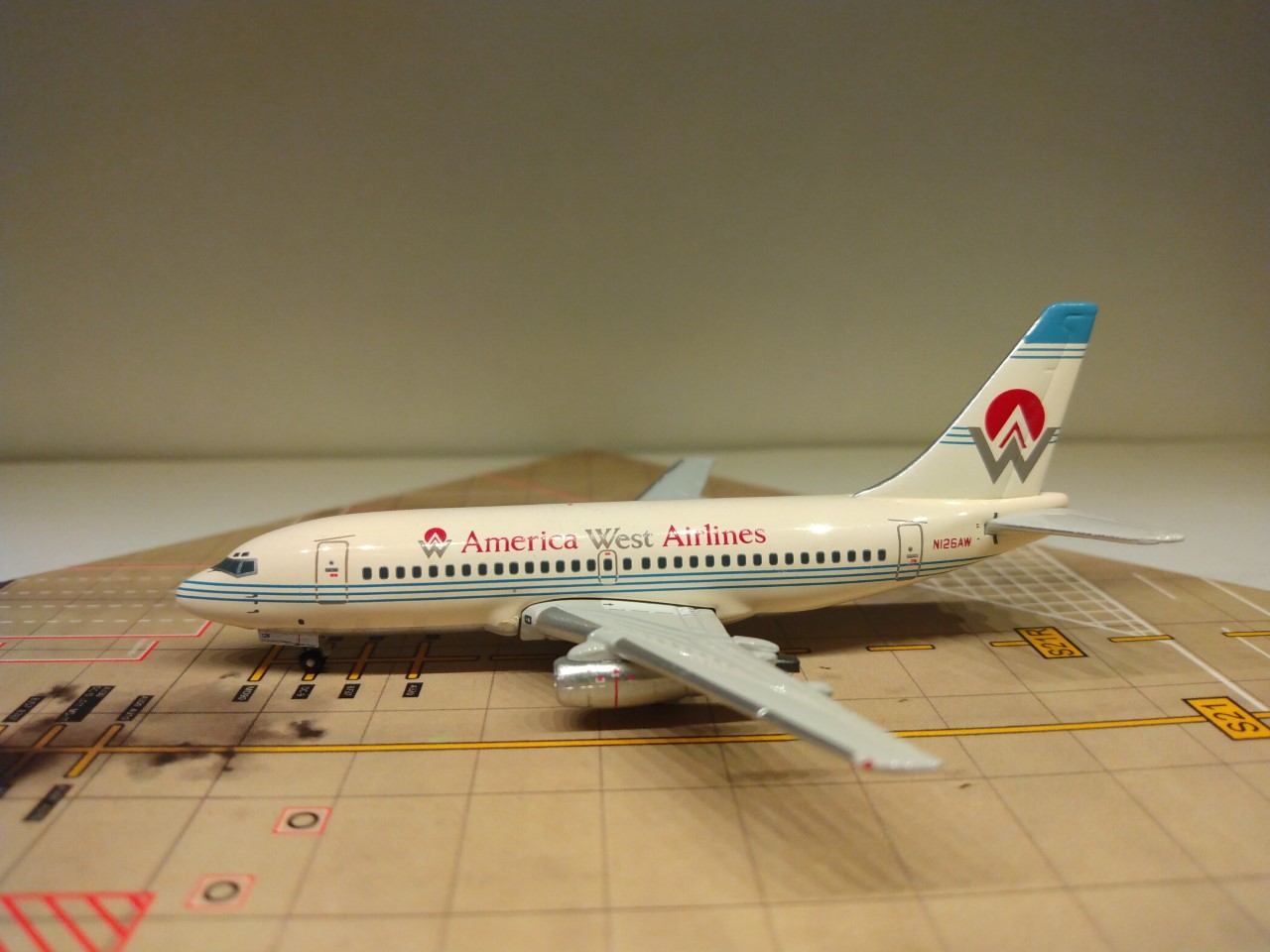 America West B737-200A N126AW L.jpg