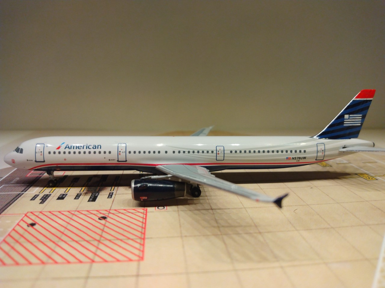 American A321-231 N578UW L.jpg