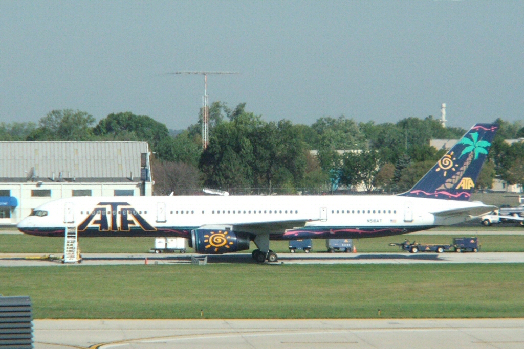 American Trans Air 757-200 N518AT IND_20050824_01.jpg