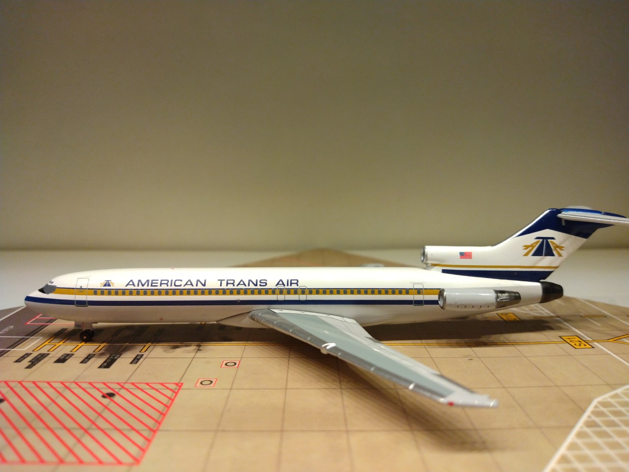 American Trans Air B727-227A N768AT L.jpg