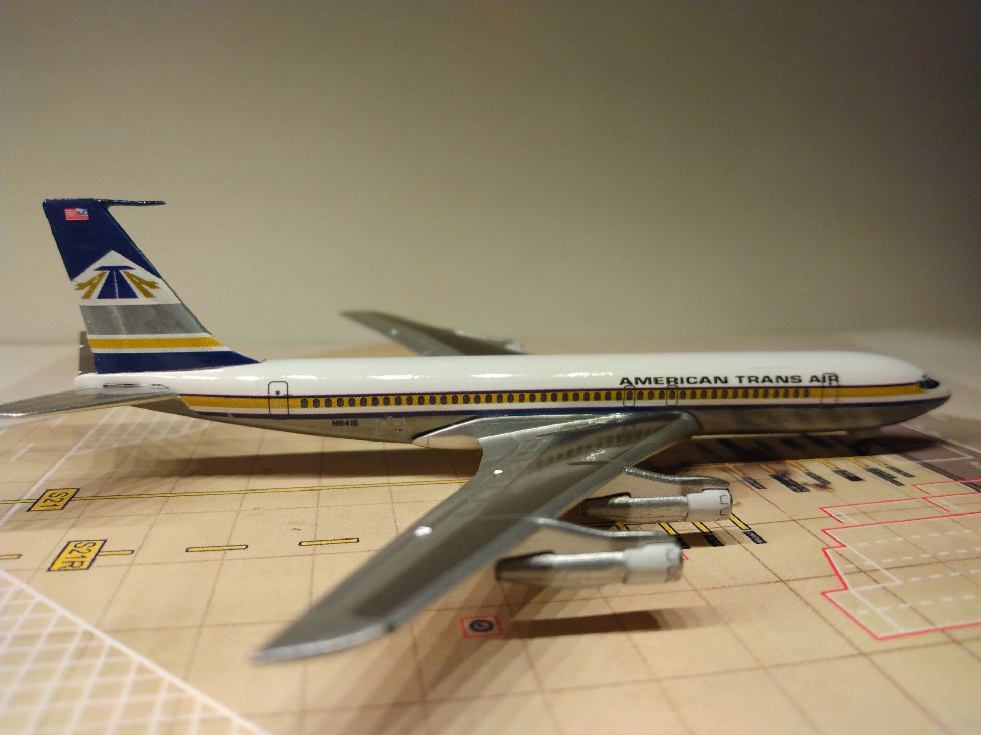 ATA 707-323B N8416 R.jpg