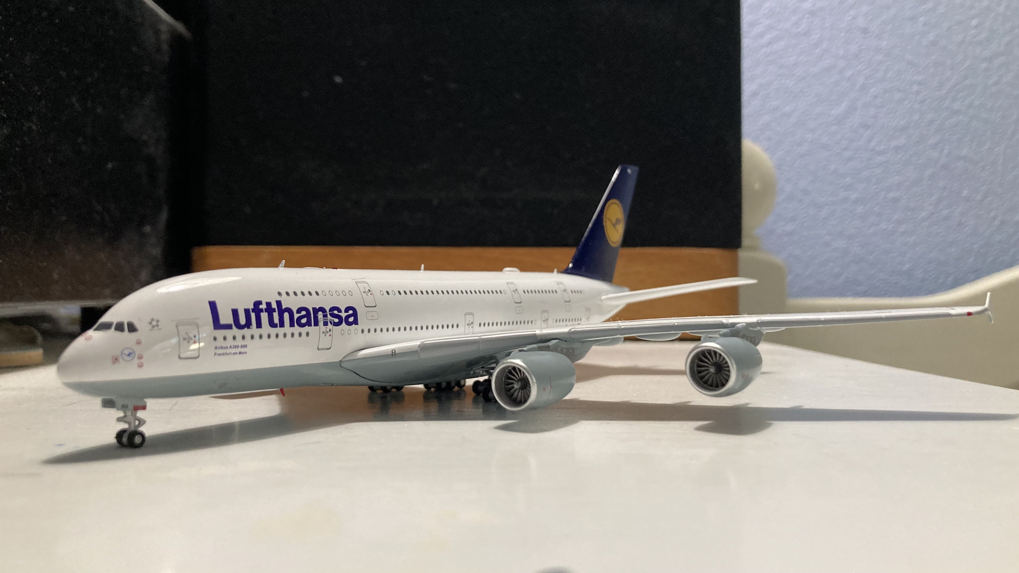 Av400LHA380.jpg