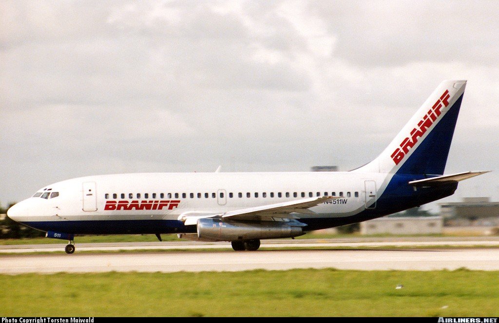 Braniff II 737-247 N4511W L.jpg