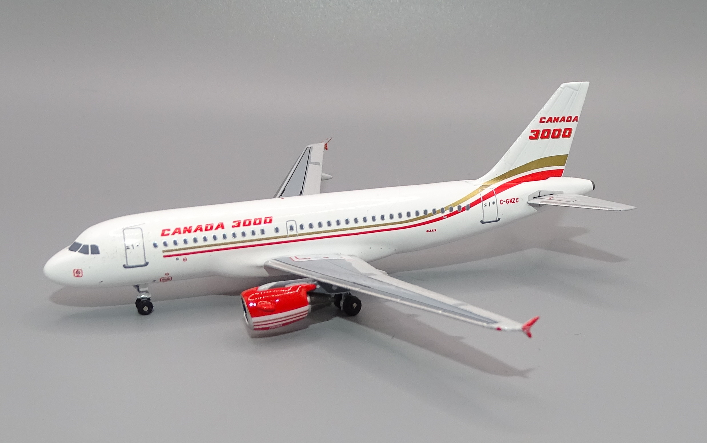 CANADA3000_A319_C-GKZC_02.JPG