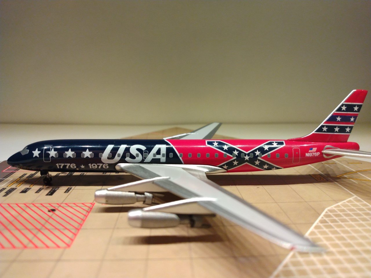 Club USA DC-8-21 N1976P L.jpg