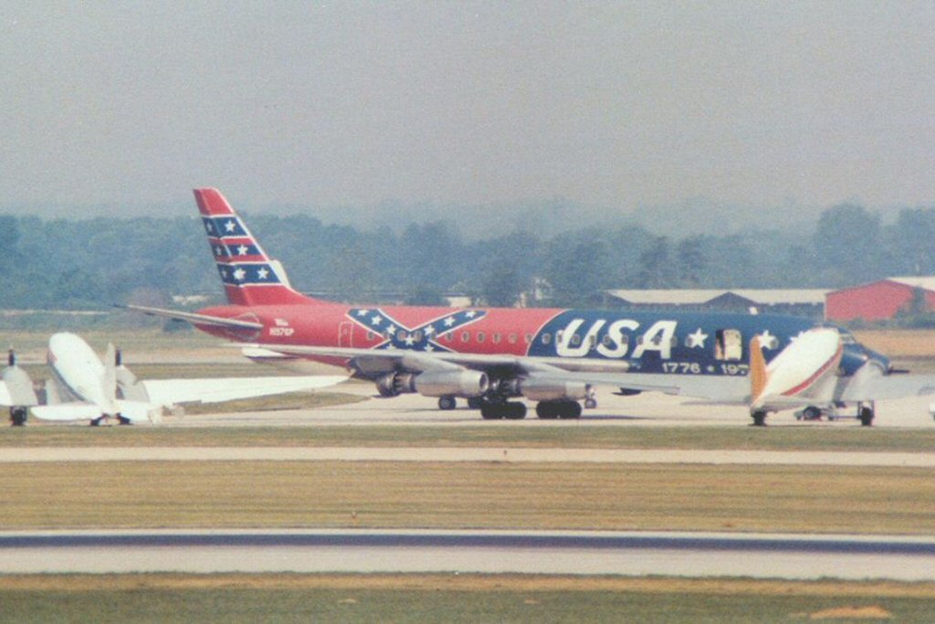 Club USA DC-8-21 N1976P R IND_19800800_01.jpg