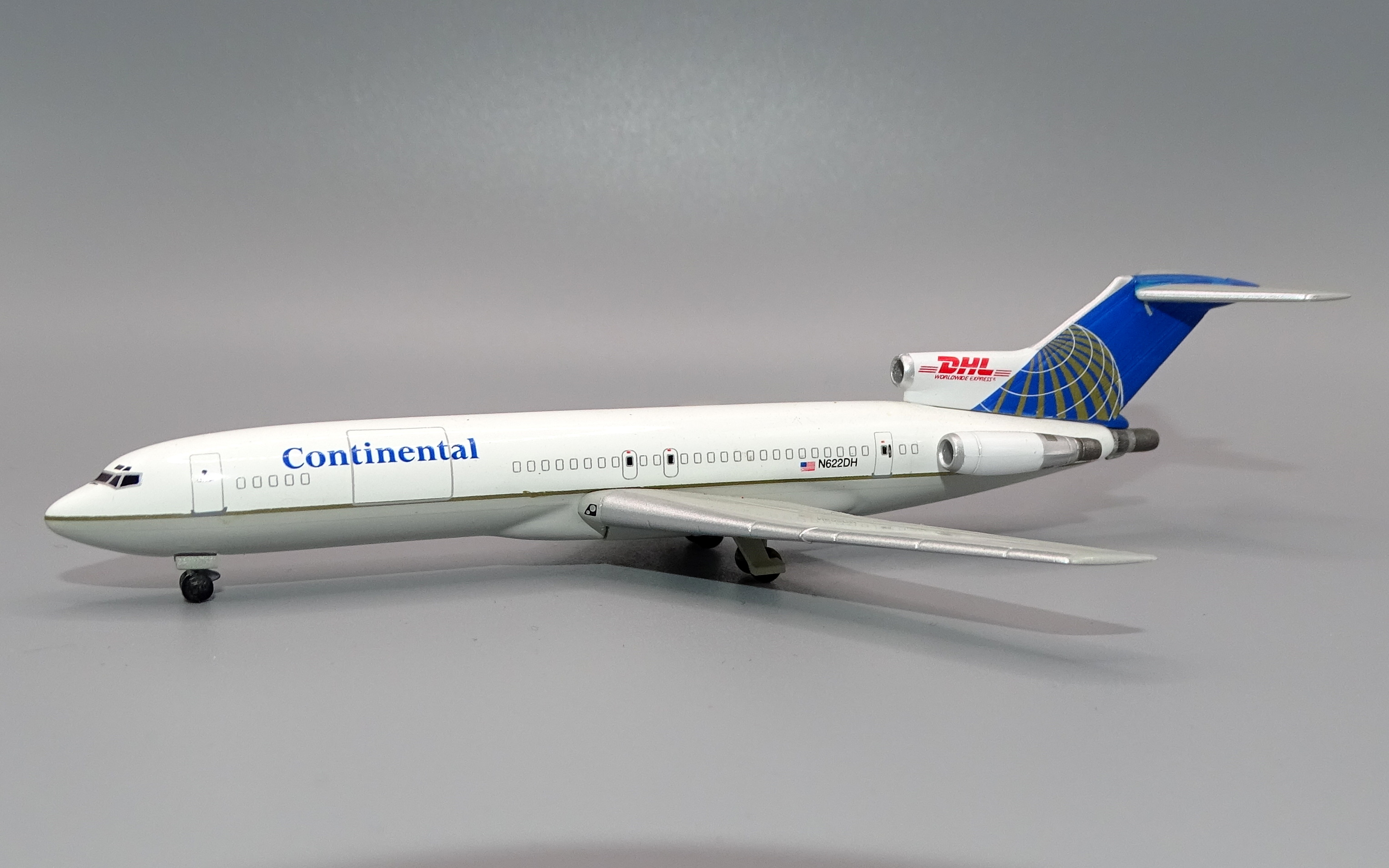 CO_B722_N622DH_01.JPG
