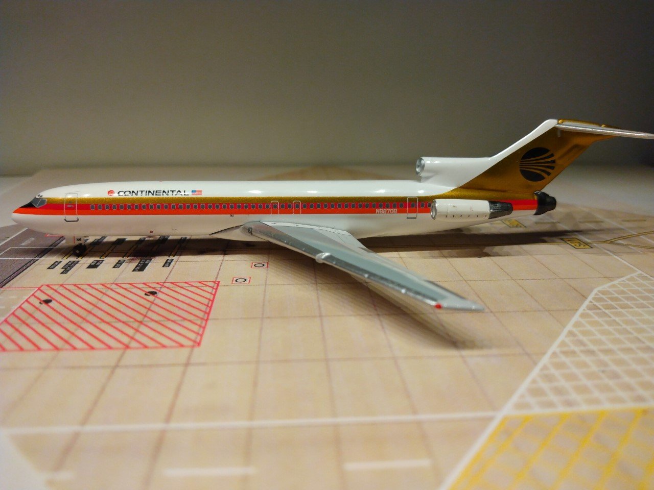 Continental 727-224 N88708 L.jpg