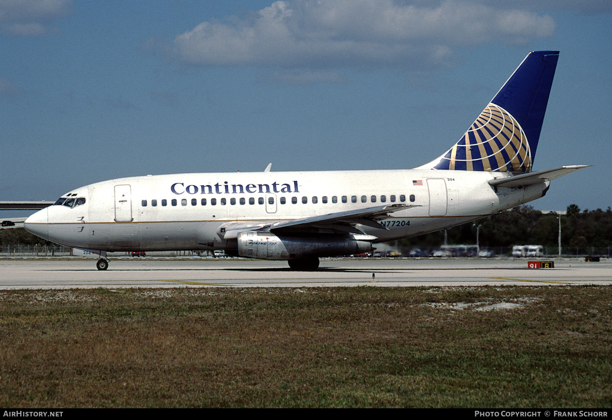 Continental 737-130 1991 N77204 L .jpg