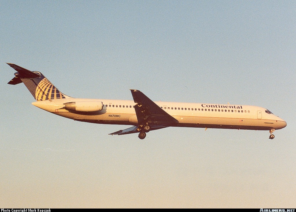 Continental DC-9-51 N670MC 1991.jpg