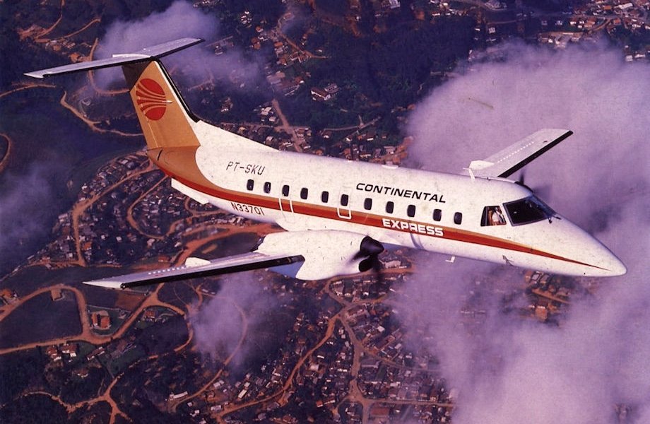 Dec_1989_Continental_Express_PTSKU_N33701_Embraer_EMB120_Brasilia.jpg