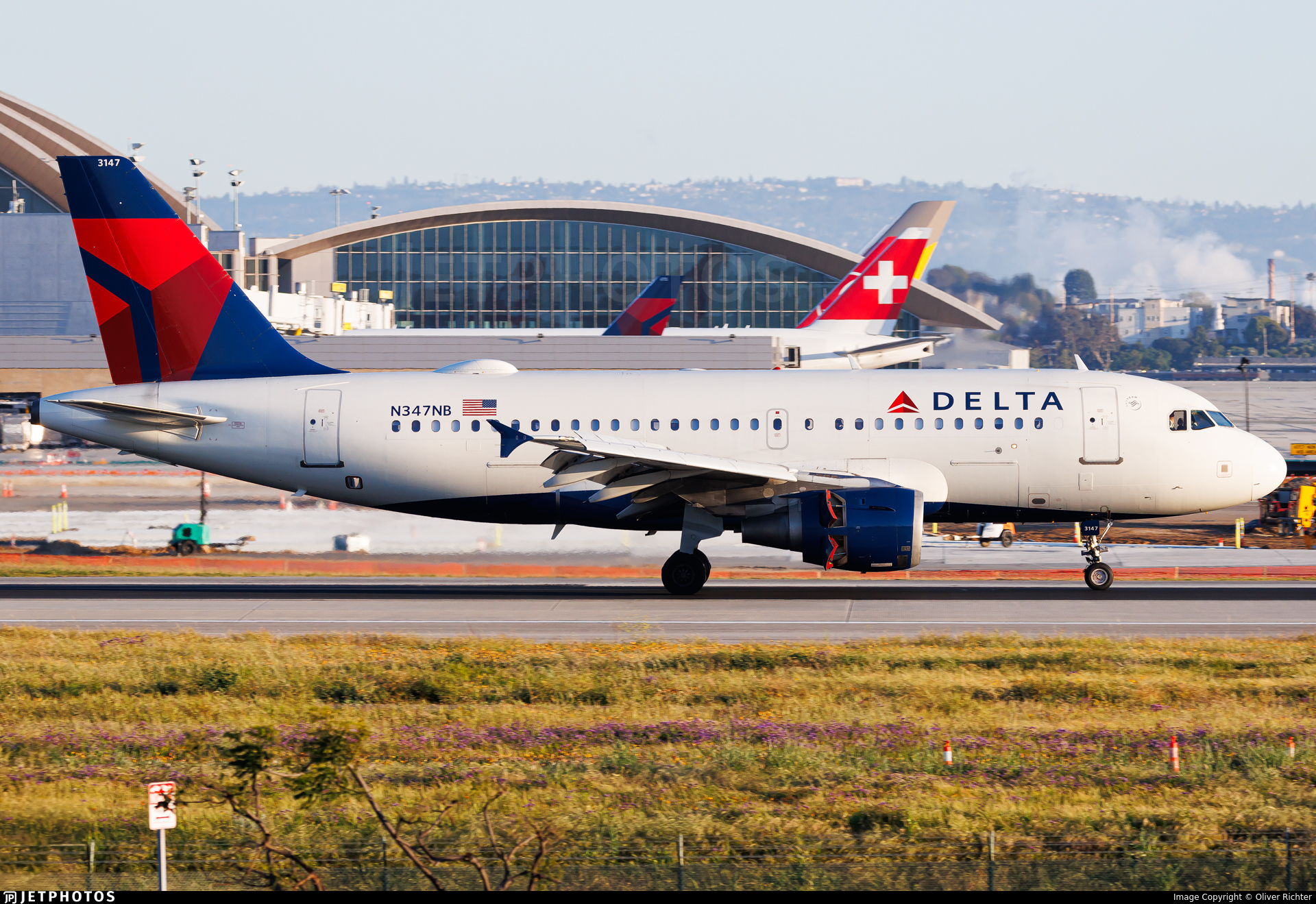 Delta A319 Standard Titles.jpg