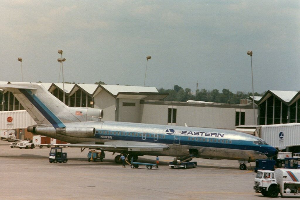 Eastern 727-025 1977 N8128N IND_19850600_01.jpg