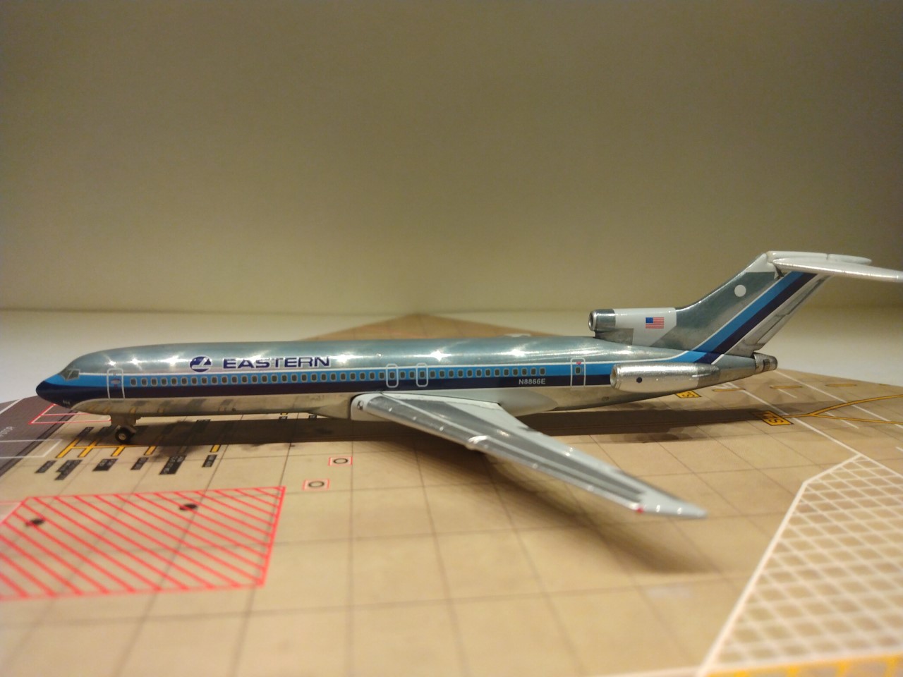 Eastern B727-225A N8866E L.jpg