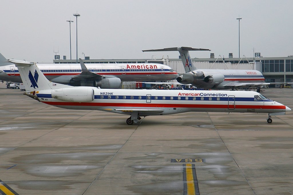 Embraer_EMB-145LR_(ERJ-145LR),_American_Connection_(Trans_States_Airlines)_AN1396406.jpg
