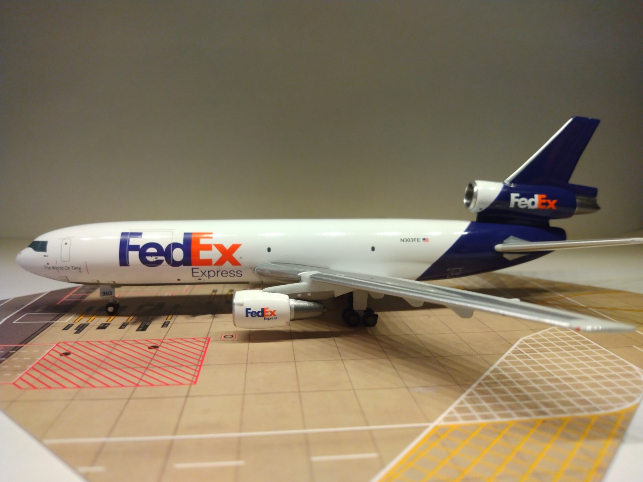 Federal Express MD-10-30F N303FE L.jpg