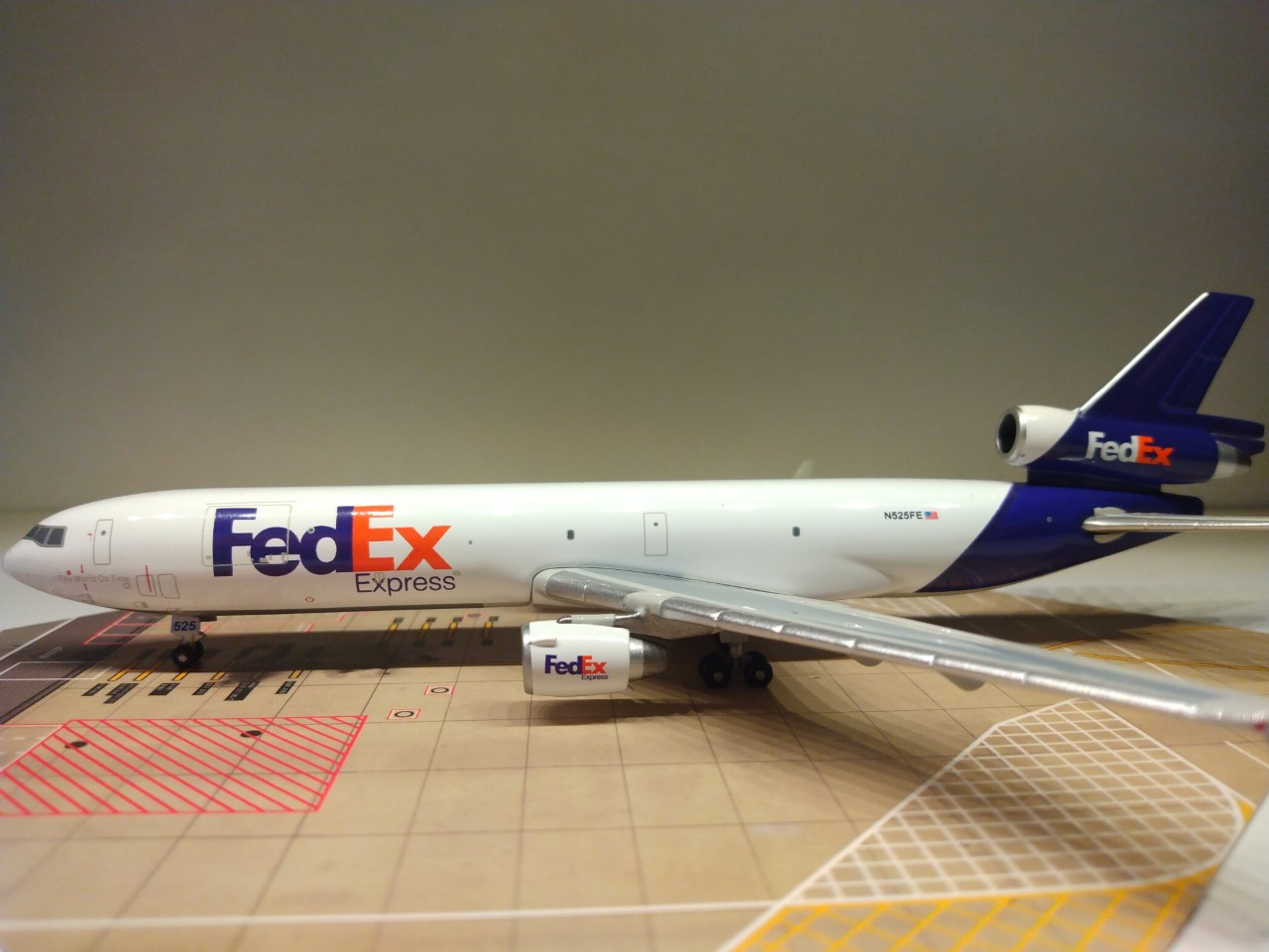 Federal Express MD-11F N525FE L.jpg