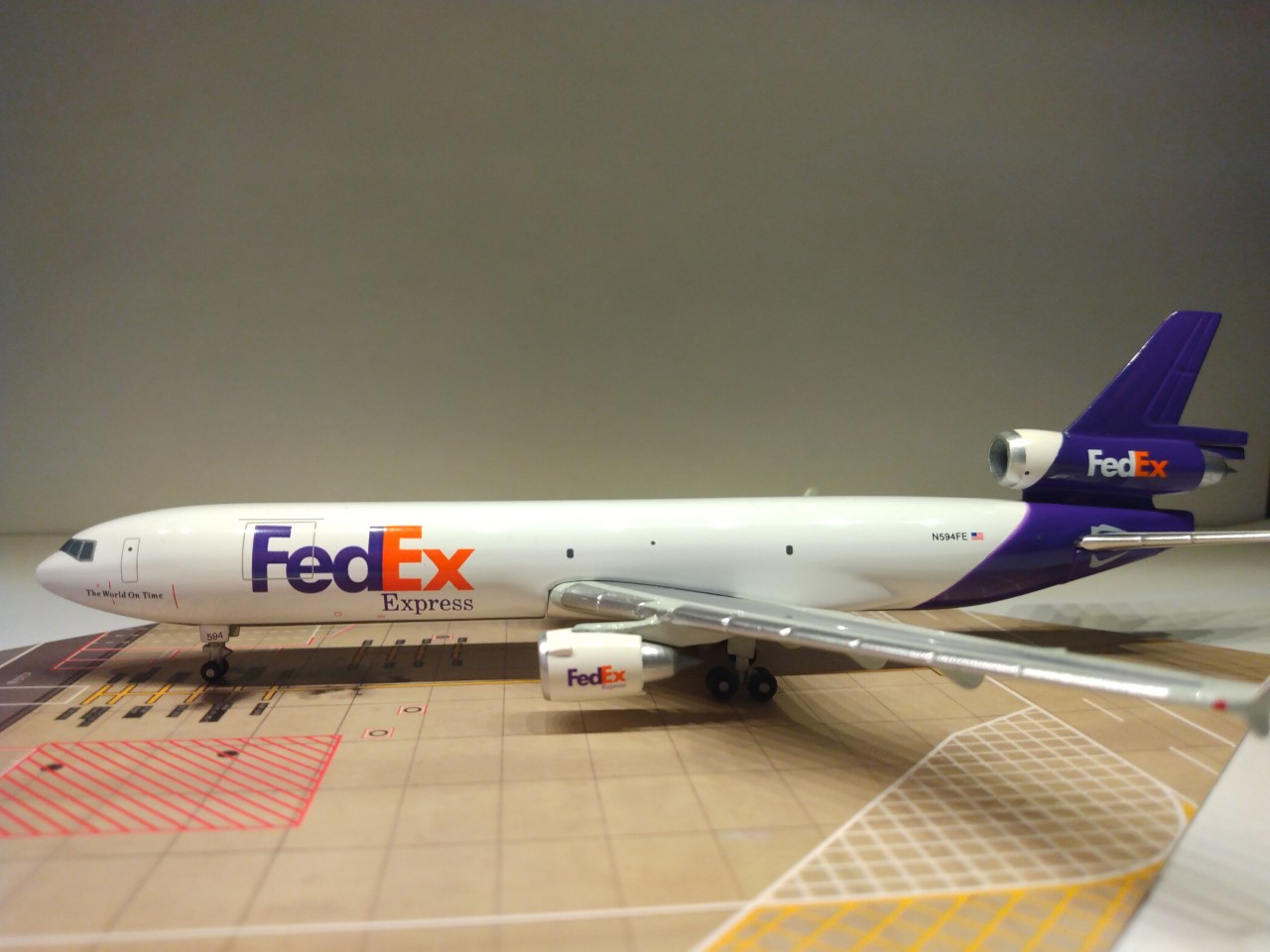 Federal Express MD-11F N594FE L.jpg