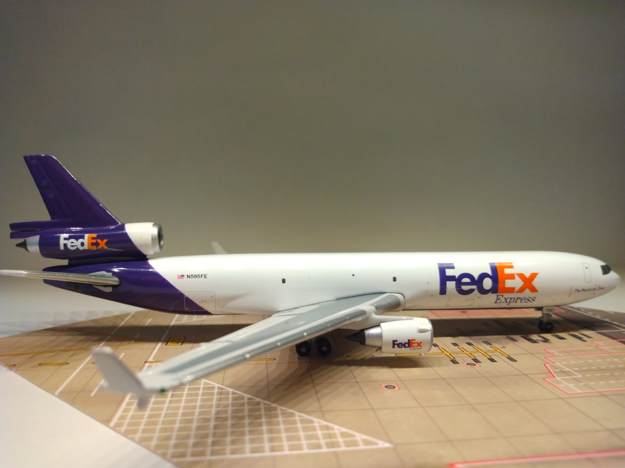 FedEx Express MD-11F 1994 N595FE R.jpg