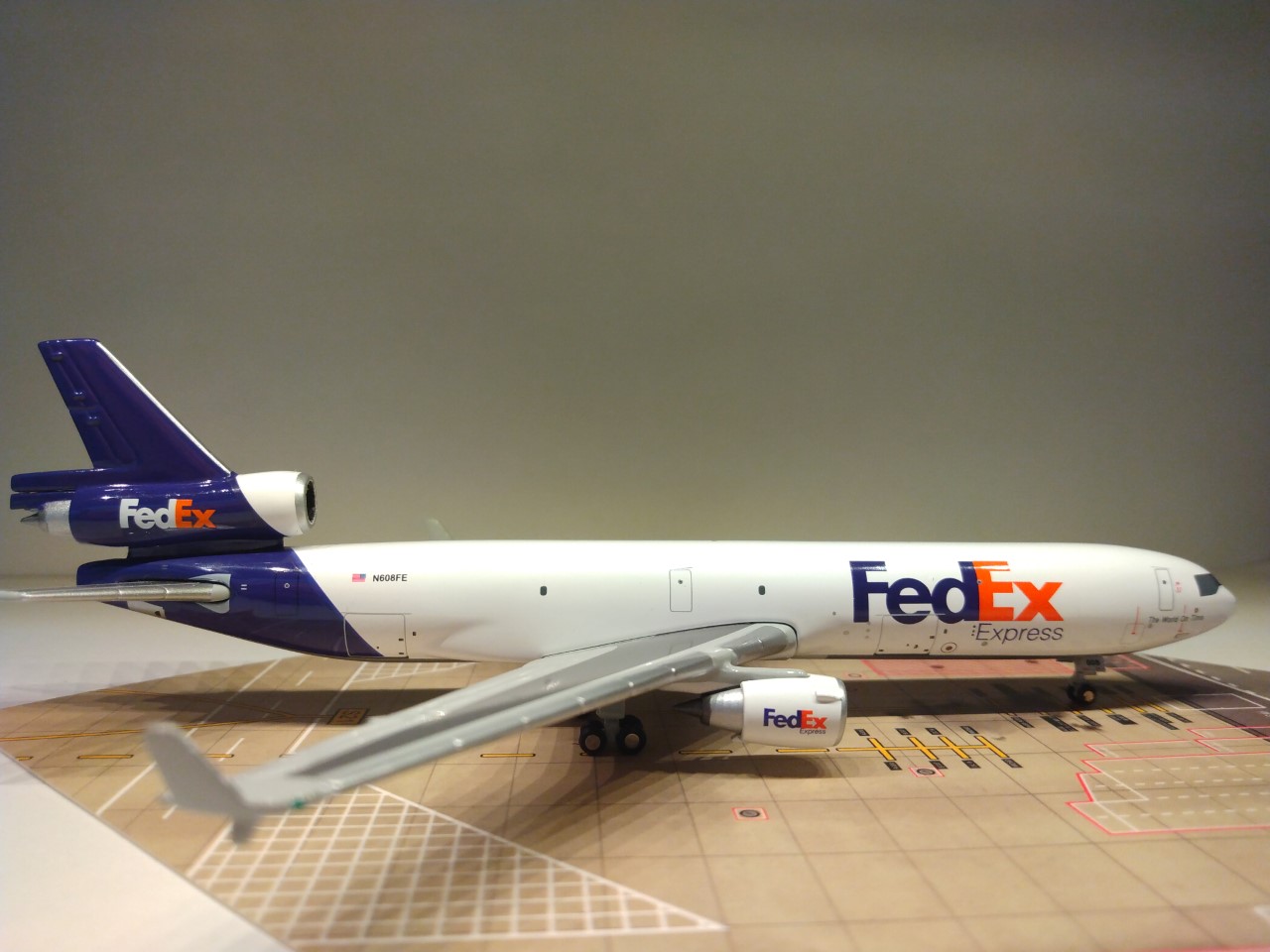 FedEx Express MD-11F 1994 N608FE R.jpg